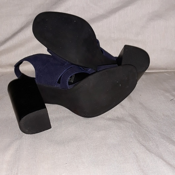 Calvin Klein Bellany heeled Sandal - Picture 4 of 7
